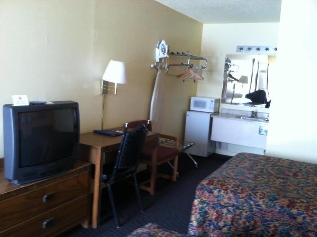 Knights Inn - Chanute Extérieur photo