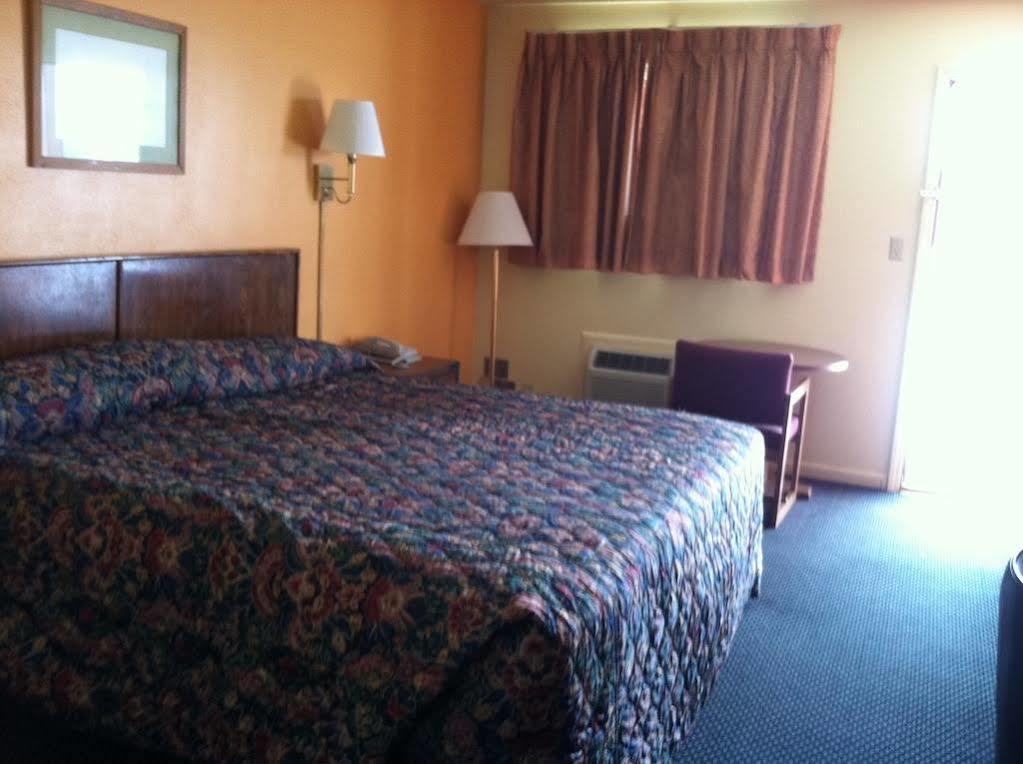 Knights Inn - Chanute Extérieur photo