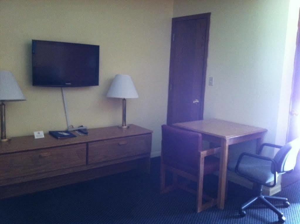 Knights Inn - Chanute Extérieur photo