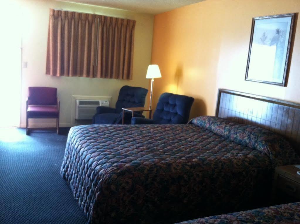 Knights Inn - Chanute Extérieur photo